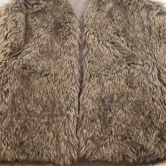 Old Navy Faux Fur Vest - Picture 15 of 16